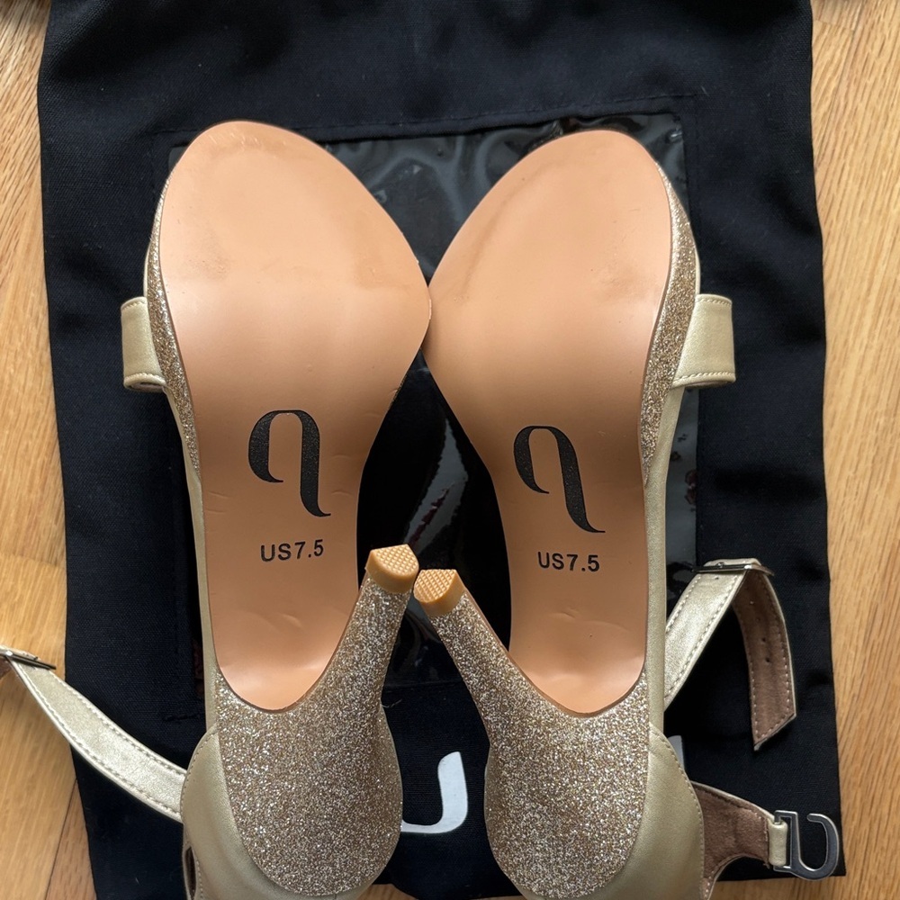 Burju ULTRA COMFORTABLE Gold Platform Sandals - Picture 4 of 4